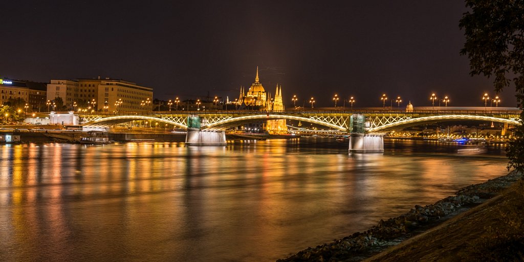 Budapest-Margit-Bridge-by-Night-I.jpg